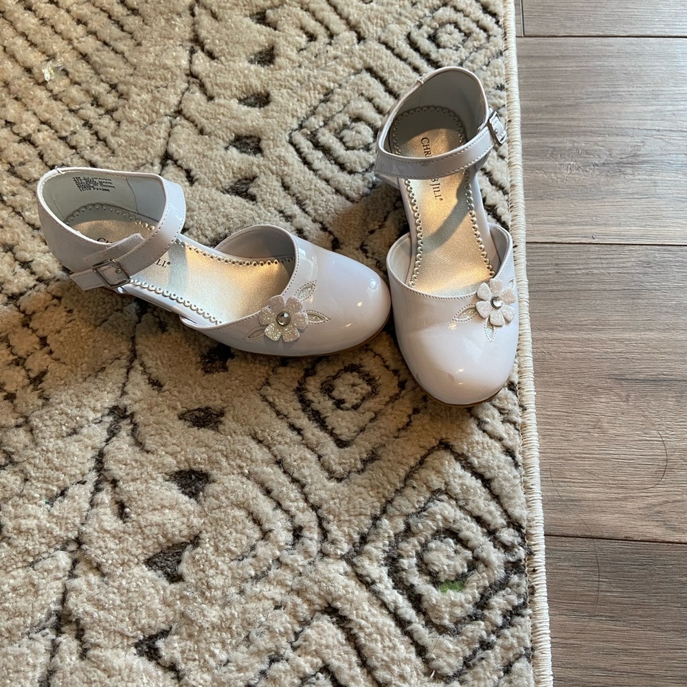 Girls white dress shoes